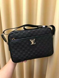 Picture of LV Mens Bags _SKUfw100557028fw